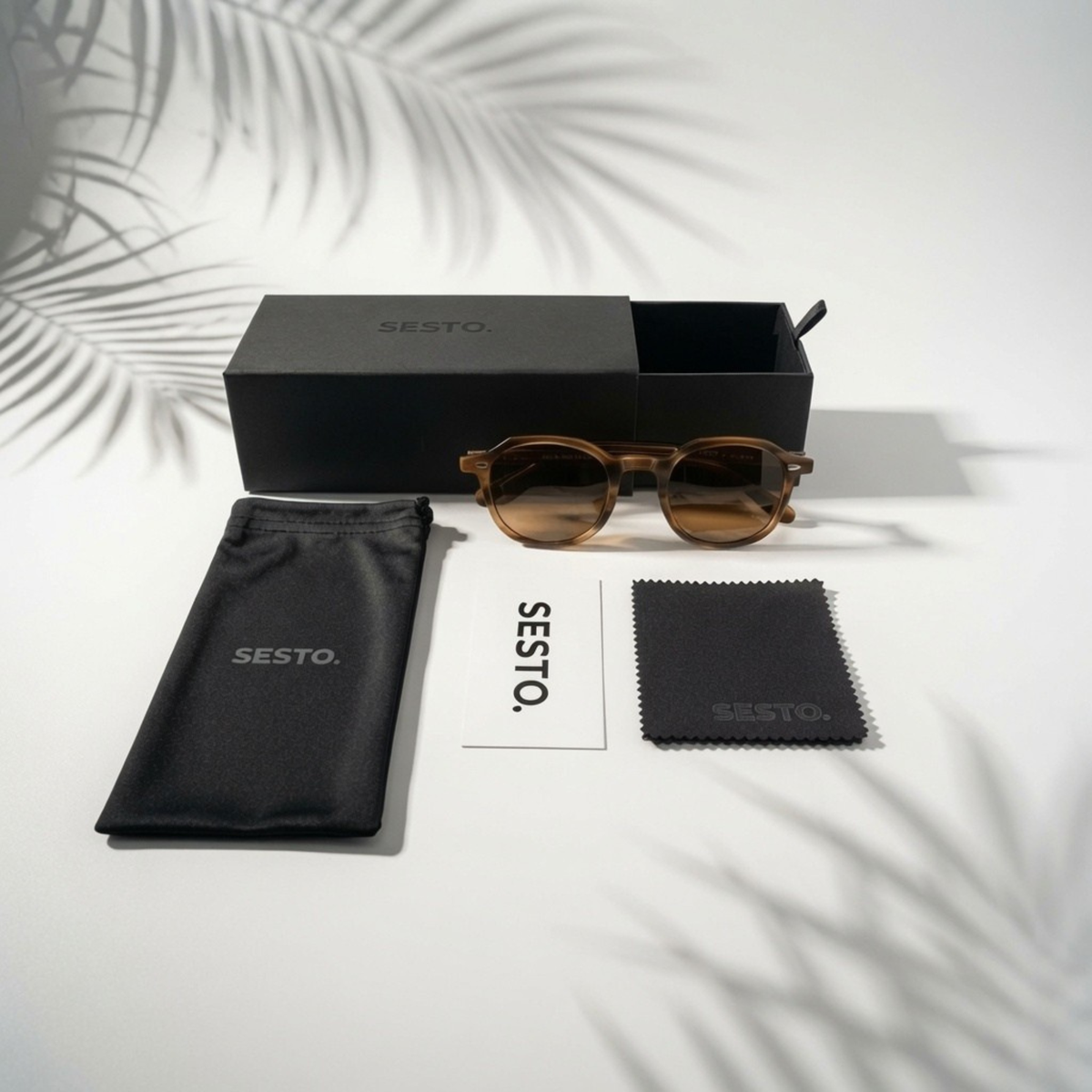 Detailaufnahme einer SESTO. Sonnenbrille aus italienischem Acetat mit Gravur Designed in Switzerland